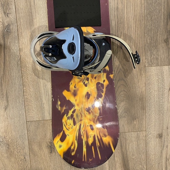 Burton troop snowboard with Burton bindgings - Picture 4 of 7